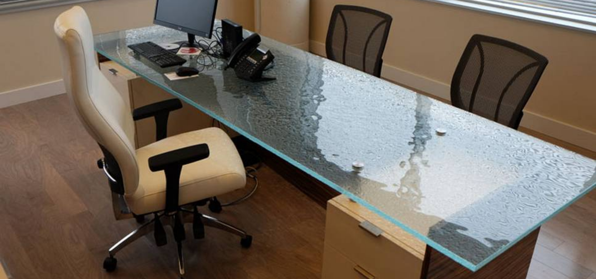 15mm thickness Office Glass Worktop