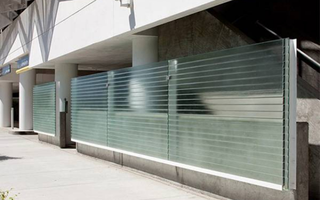 Outdoor aqua clear Porch glass partition