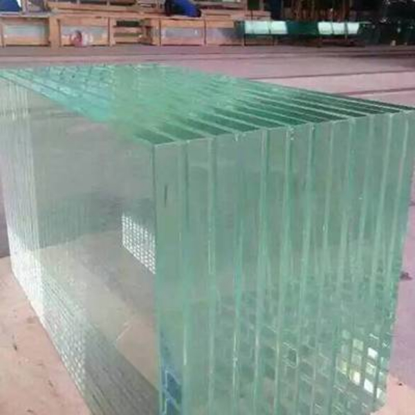 Comparison between laminated glass and tempered glass