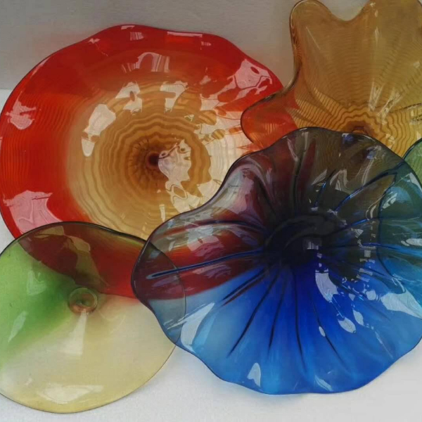 Forming method of fused glass utensils