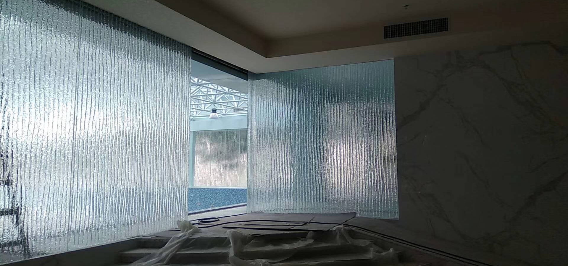 The glass wall partition of the swimming pool