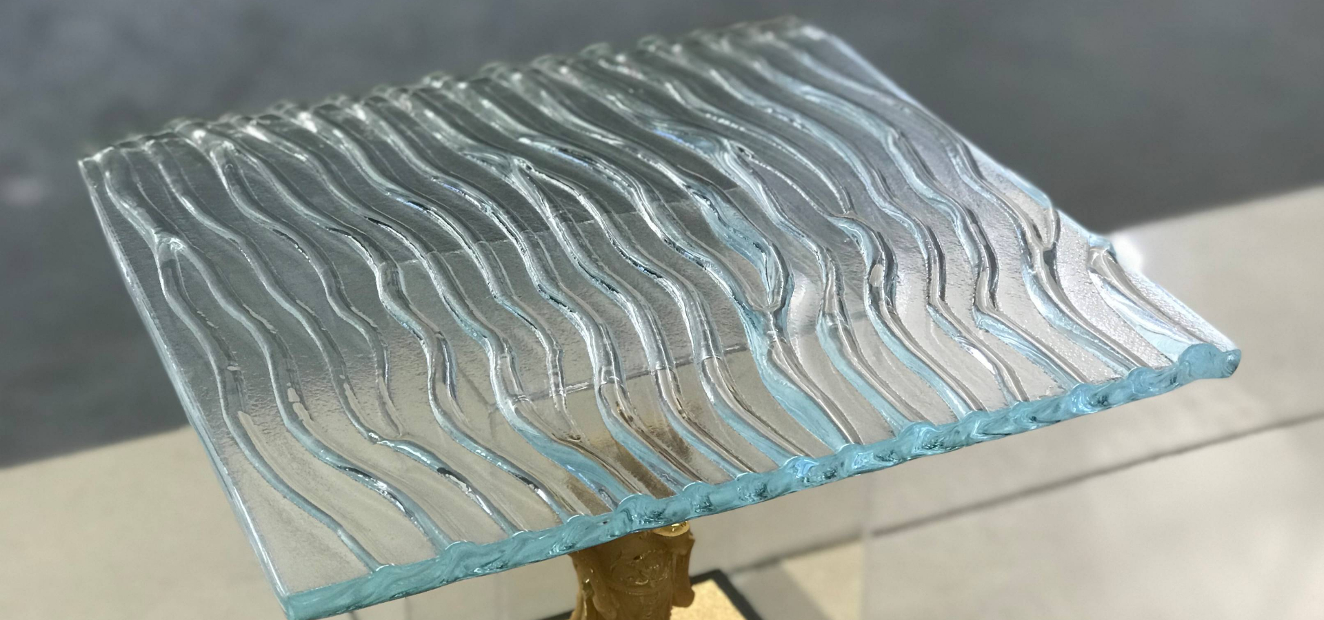 Transparent clear melting glass