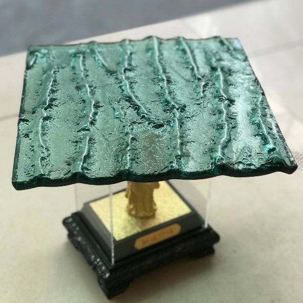 Natural green color melting glass