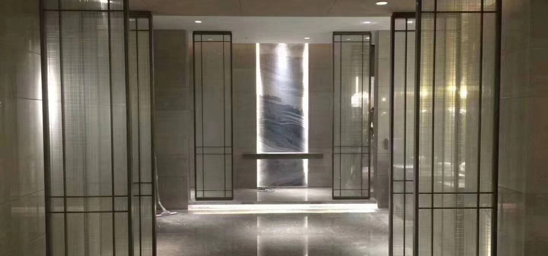 Tempered Laminated glass with silk